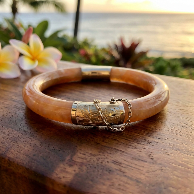 Vintage 14K Honey Brown Jadeite Hinged Bangle Bracelet