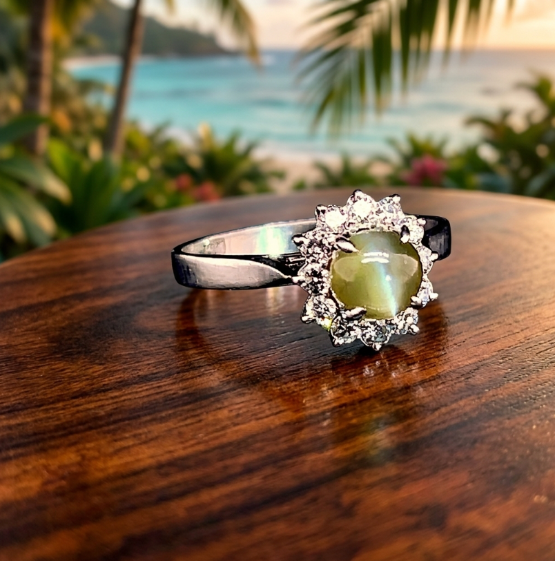 Vintage Chrysoberyl Cat's Eye and Diamonds Ring