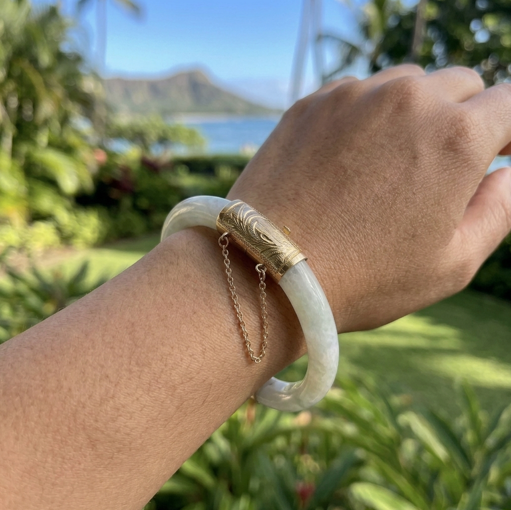 Vintage 14k Gold Hinged Jadeite Bangle