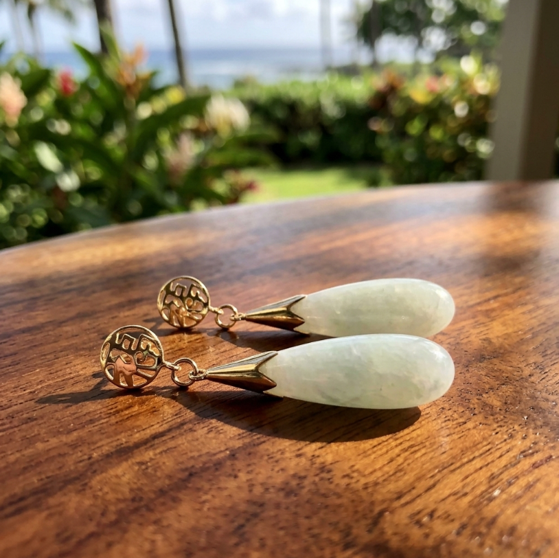 Vintage 14k Jade Teardrop Dangle Earrings