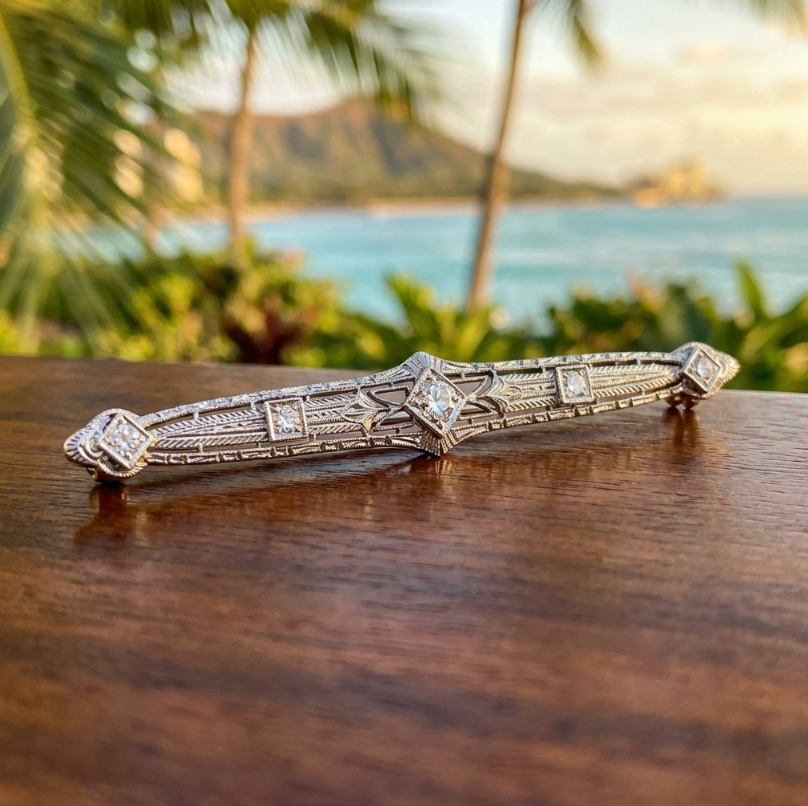 Late Art Deco Period 0.25-Carat Diamond Bar Pin