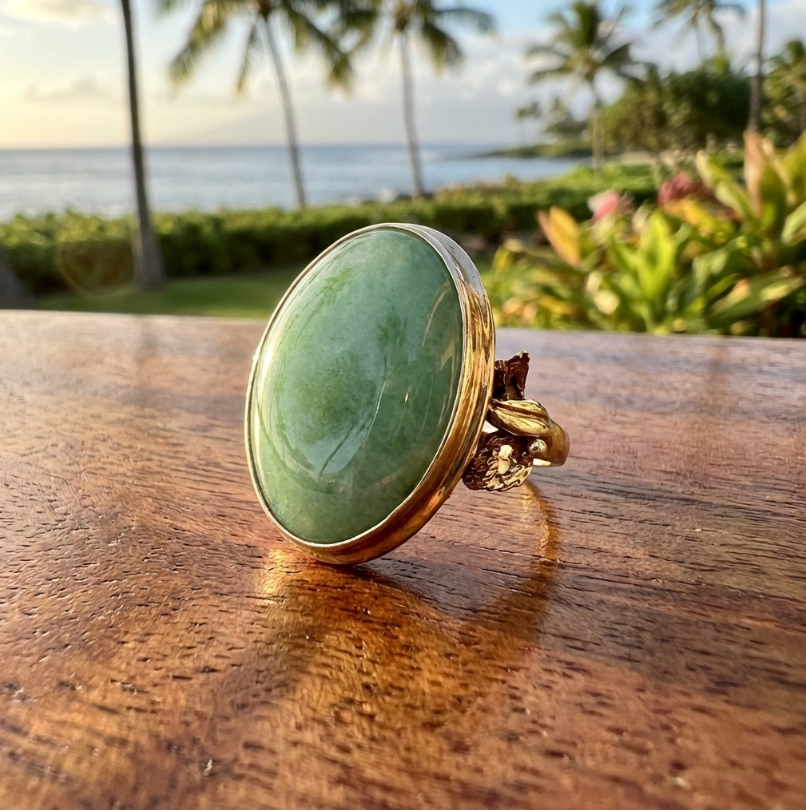 Vintage 14K Jadeite Cabochon Ring In Leaf And Vine Setting