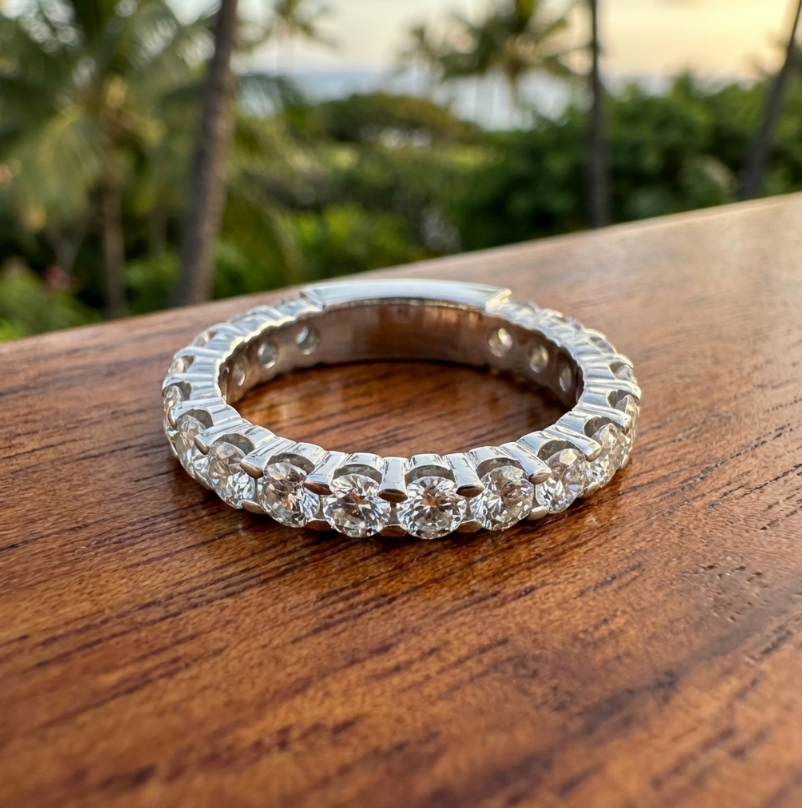 3.25-Carat Diamond Eternity Band of 18K White Gold