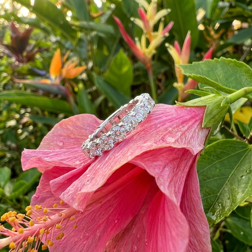 3.25-Carat Diamond Eternity Band of 18K White Gold