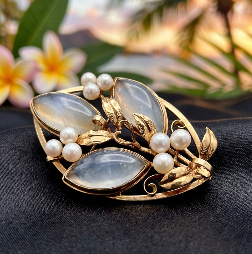 Vintage Ming's of Honolulu, Hawaii Icy Jade Brooch or Pendant