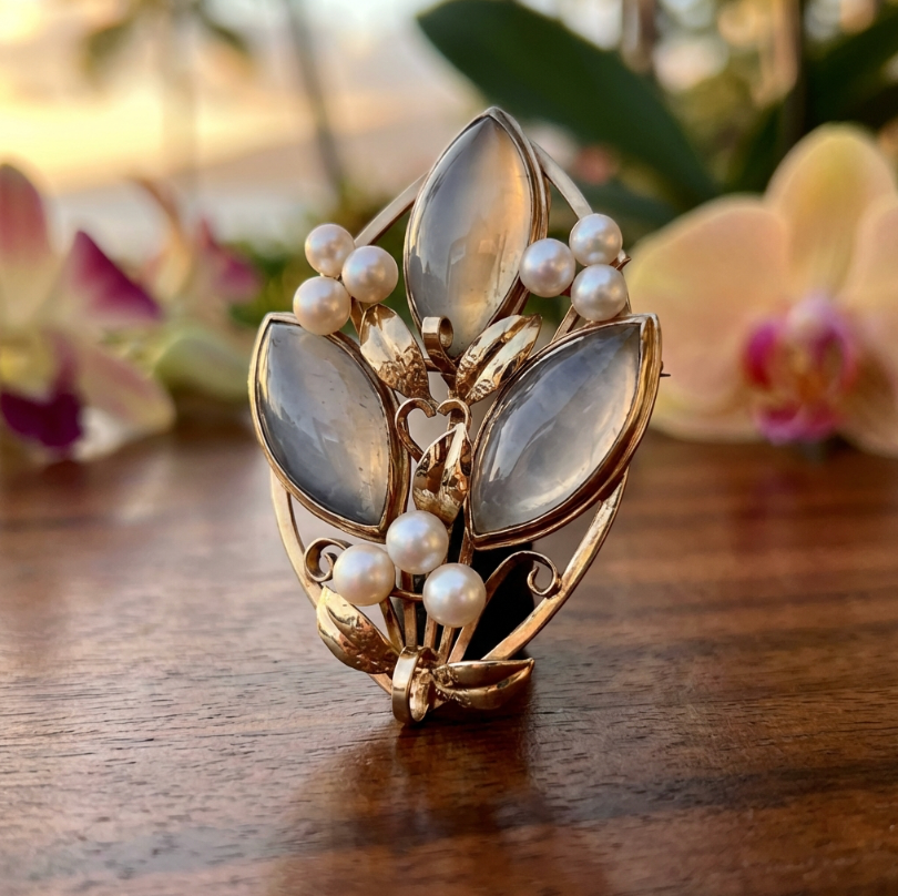Vintage Ming's of Honolulu, Hawaii Icy Jade Brooch or Pendant