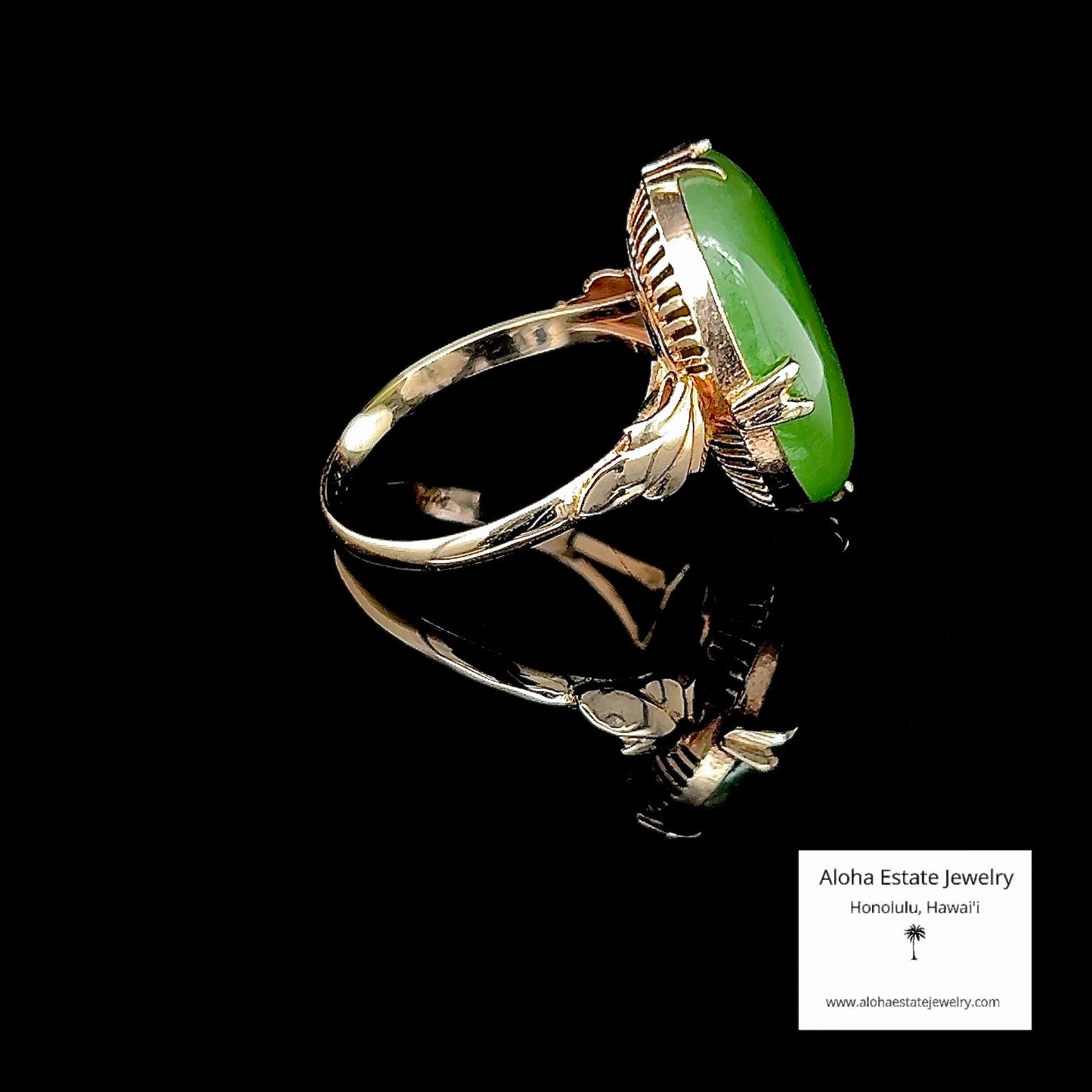 Vintage 18K Jade Cabochon Ring in Basket Setting