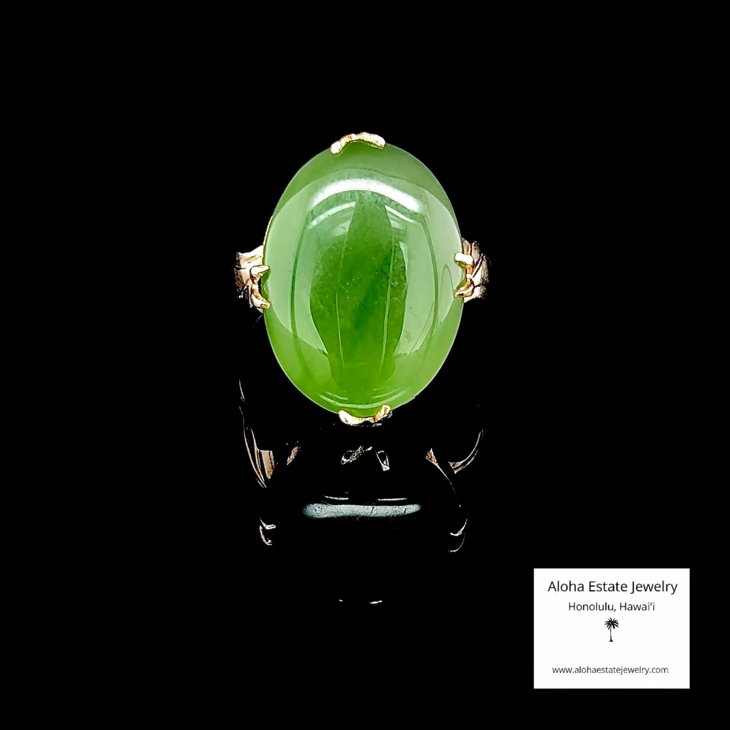 Vintage 18K Jade Cabochon Ring in Basket Setting