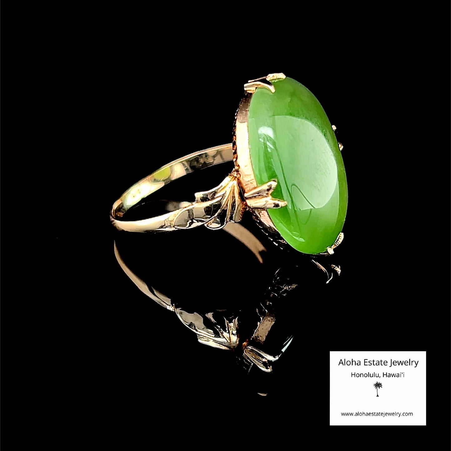 Vintage 18K Jade Cabochon Ring in Basket Setting