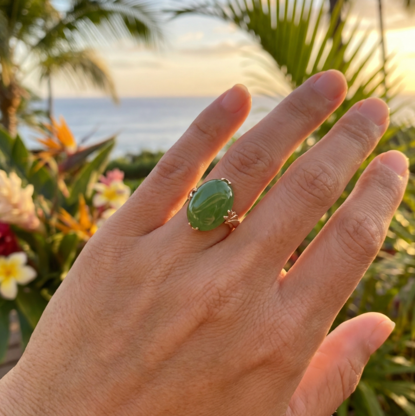 Vintage 18K 7-Carats Jade Cabochon Ring in Basket Setting