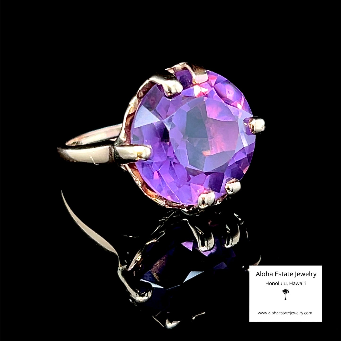 Antique Color Change 12.5-Carats Sapphire Ring in 10K Yellow Gold