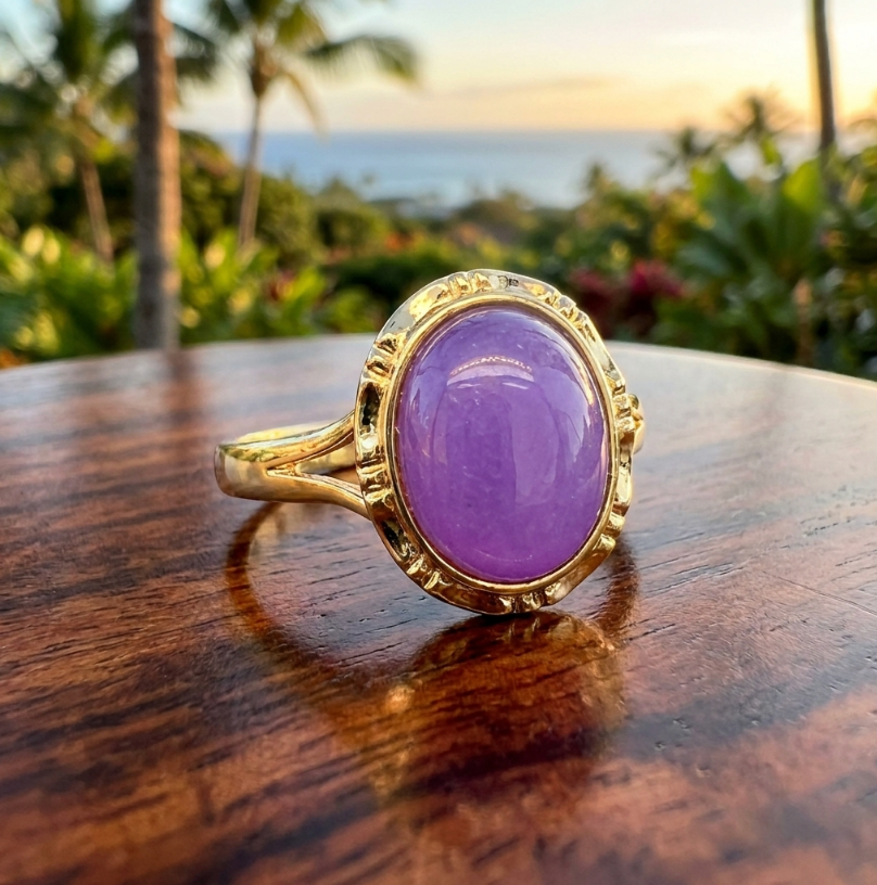 Vintage 14K 4.25 Carats Lavender Jadeite Cabochon Ring