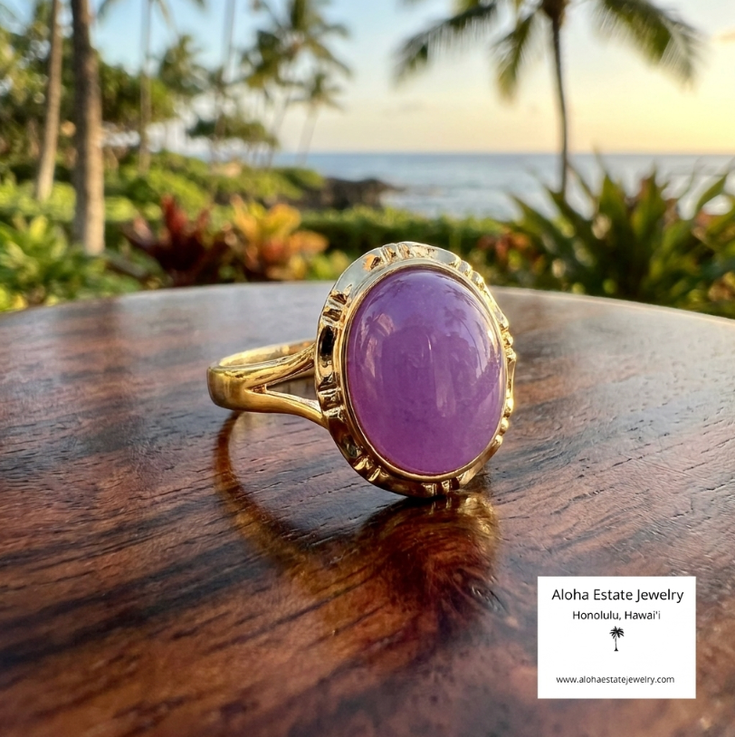 Vintage 14K 4.25 Carats Lavender Jadeite Cabochon Ring