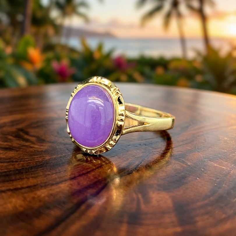 Vintage 14K 4.25 Carats Lavender Jadeite Cabochon Ring